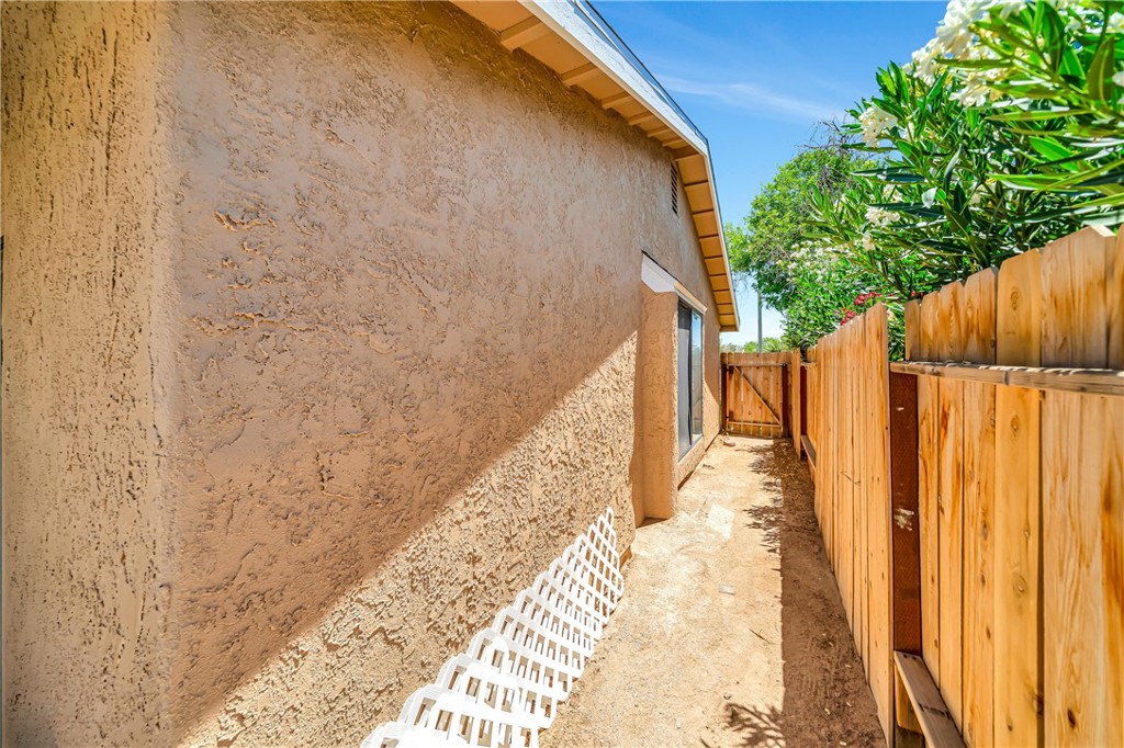 729 North Sunland Drive Ridgecrest, CA 93555 - Photo 47 of 52 a view of a pathway with a yard