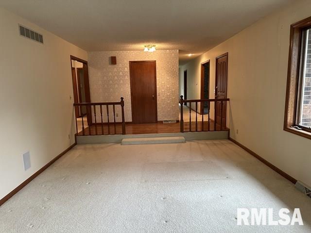 2524 Greenbriar Road Springfield, IL 62704 - Photo 3 of 28