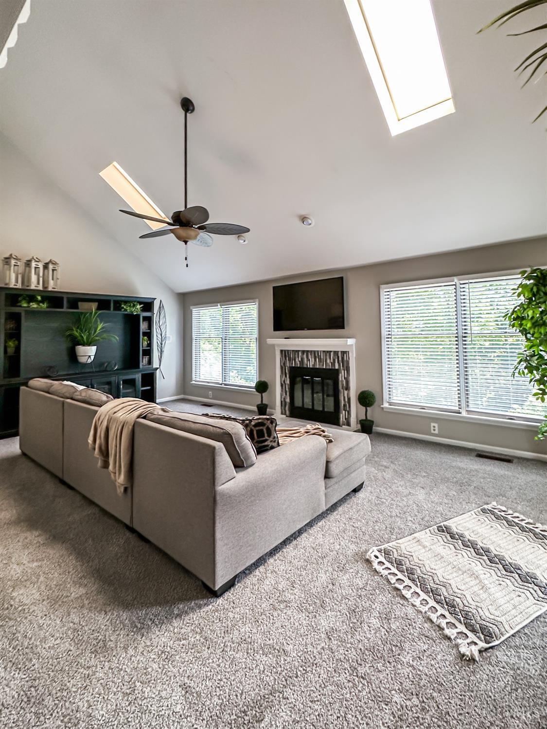 5715 Boomer Road Cincinnati, OH 45247 - Photo 3 of 39