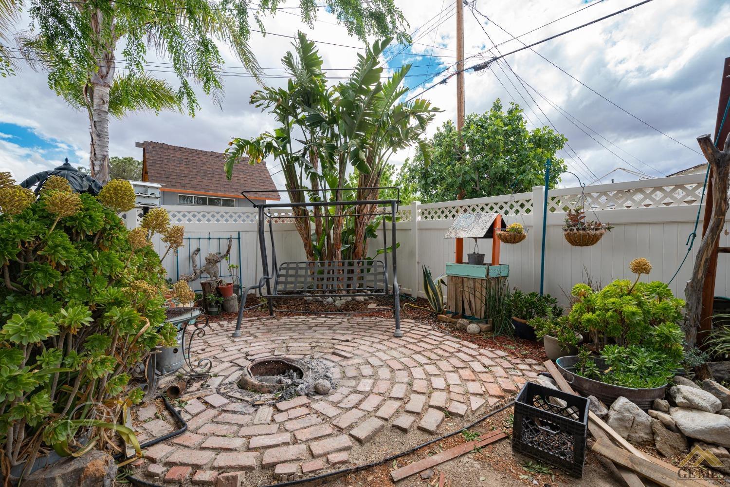 Undisclosed Address Taft, CA 93268 - Photo 15 of 21 a view of a backyard