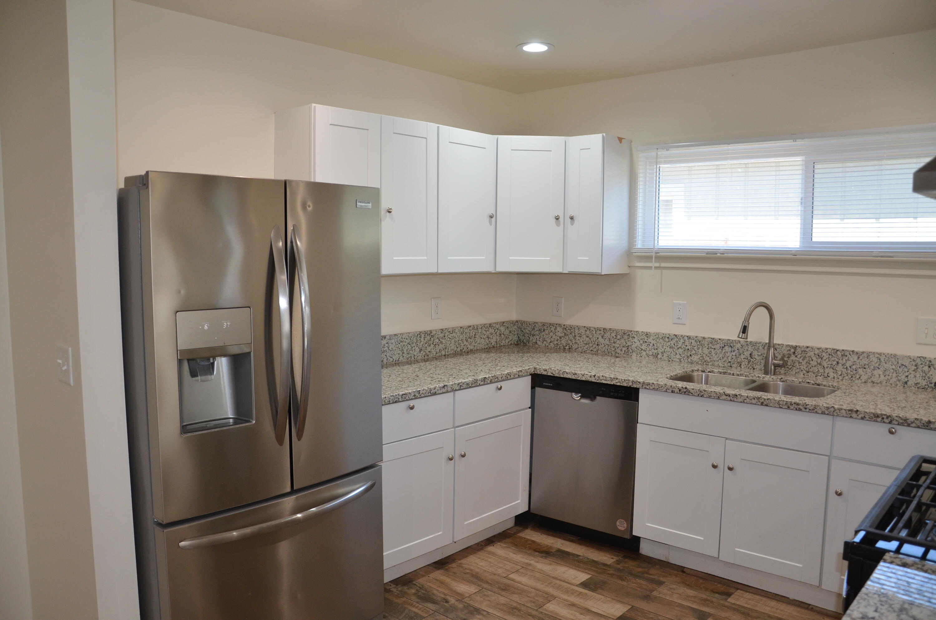 648 B Street Lemoore, CA 93245 - Photo 5 of 36