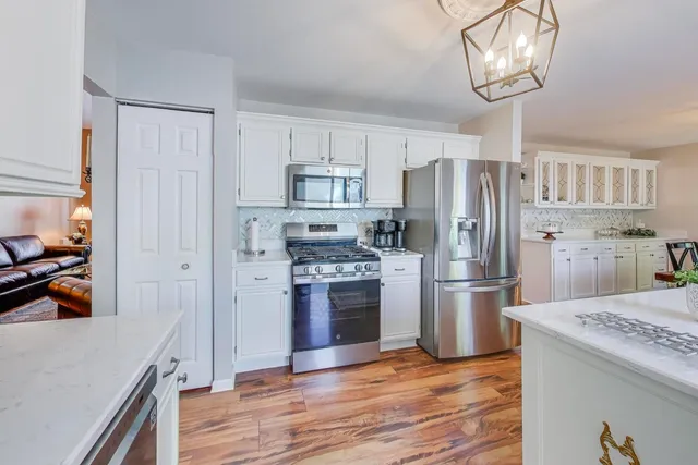 $375,000 | 331 White Tail Drive, Hainesville, IL 60030