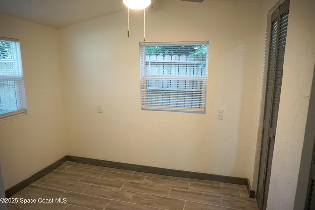 a kitchen that has a stove and a refrigerator