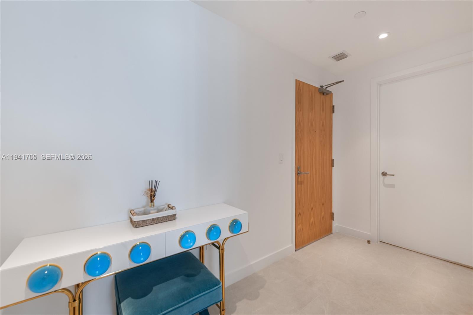 500 Alton Road, Unit 1204 Miami Beach, FL 33139 - Photo 13 of 22 a bathroom with a bathtub and a sink