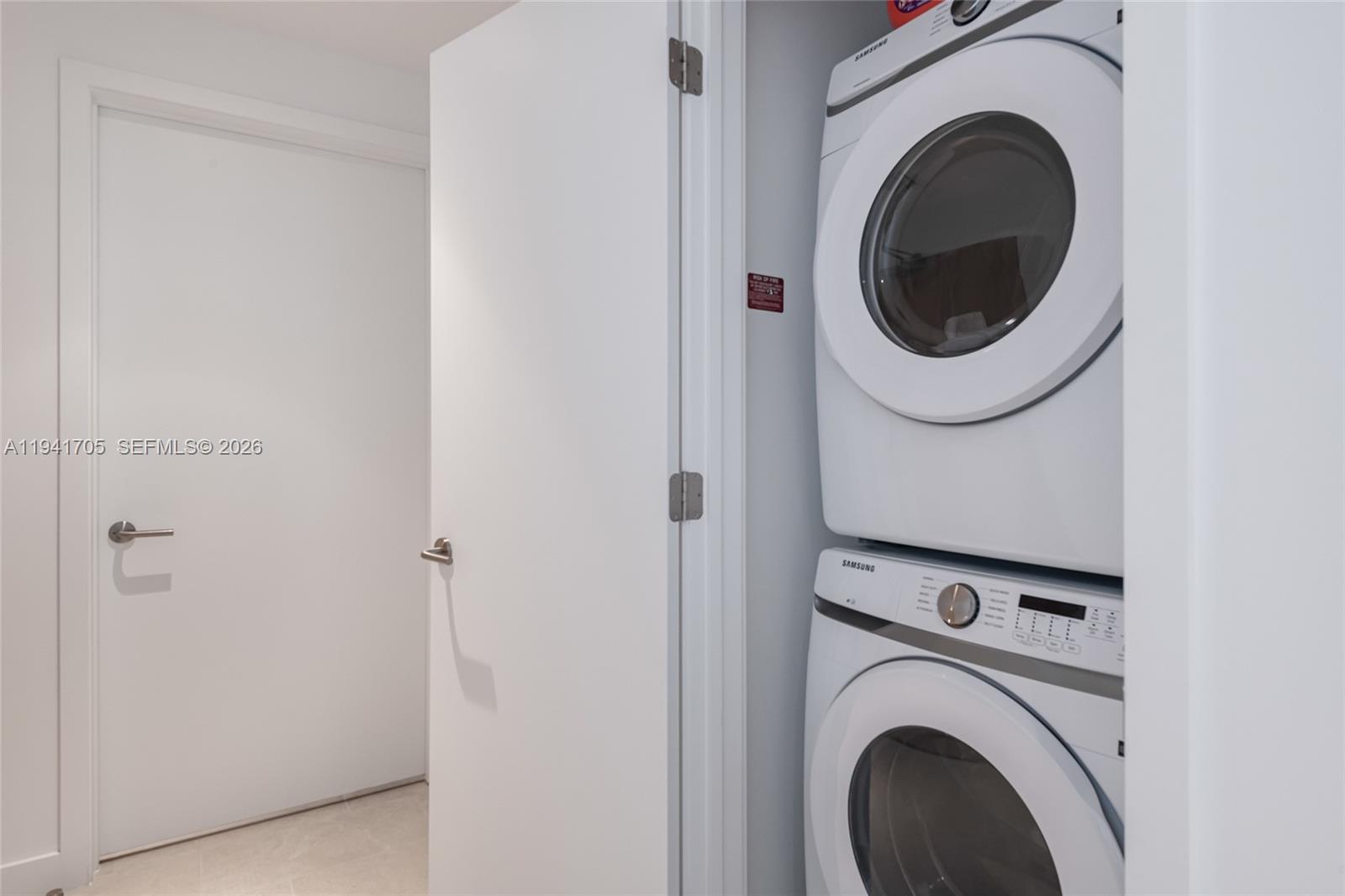 500 Alton Road, Unit 1204 Miami Beach, FL 33139 - Photo 9 of 22 a utility room with dryer and washer