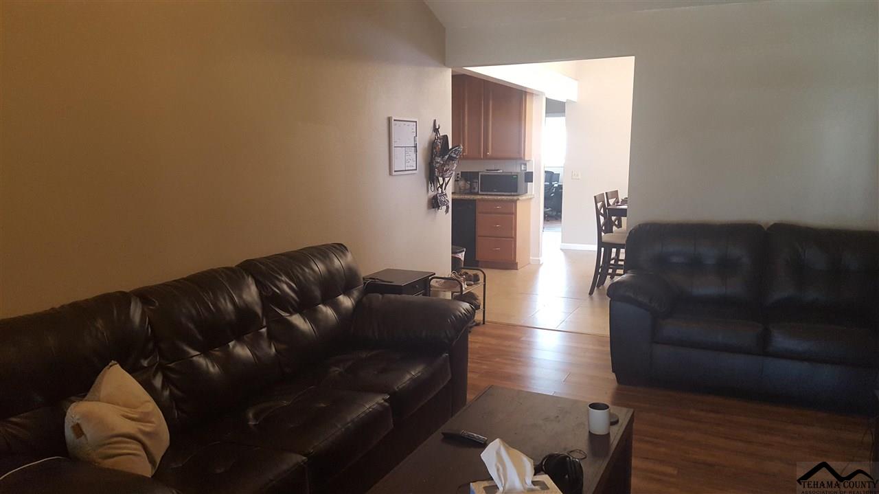 11040 Hillcrest Road, Unit 11040 HIRSCHFELD WAY RAN Rancho Cordova, CA 95670 - Photo 5 of 37