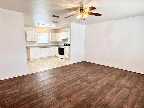 $1,195 | 13116 White Settlement Road, Unit B, Fort Worth, TX 76108