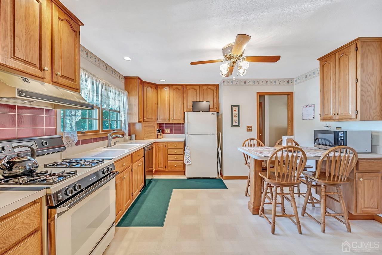71 Half Acre Road Jamesburg, NJ 08831 - Photo 11 of 31 Gallery Image 11