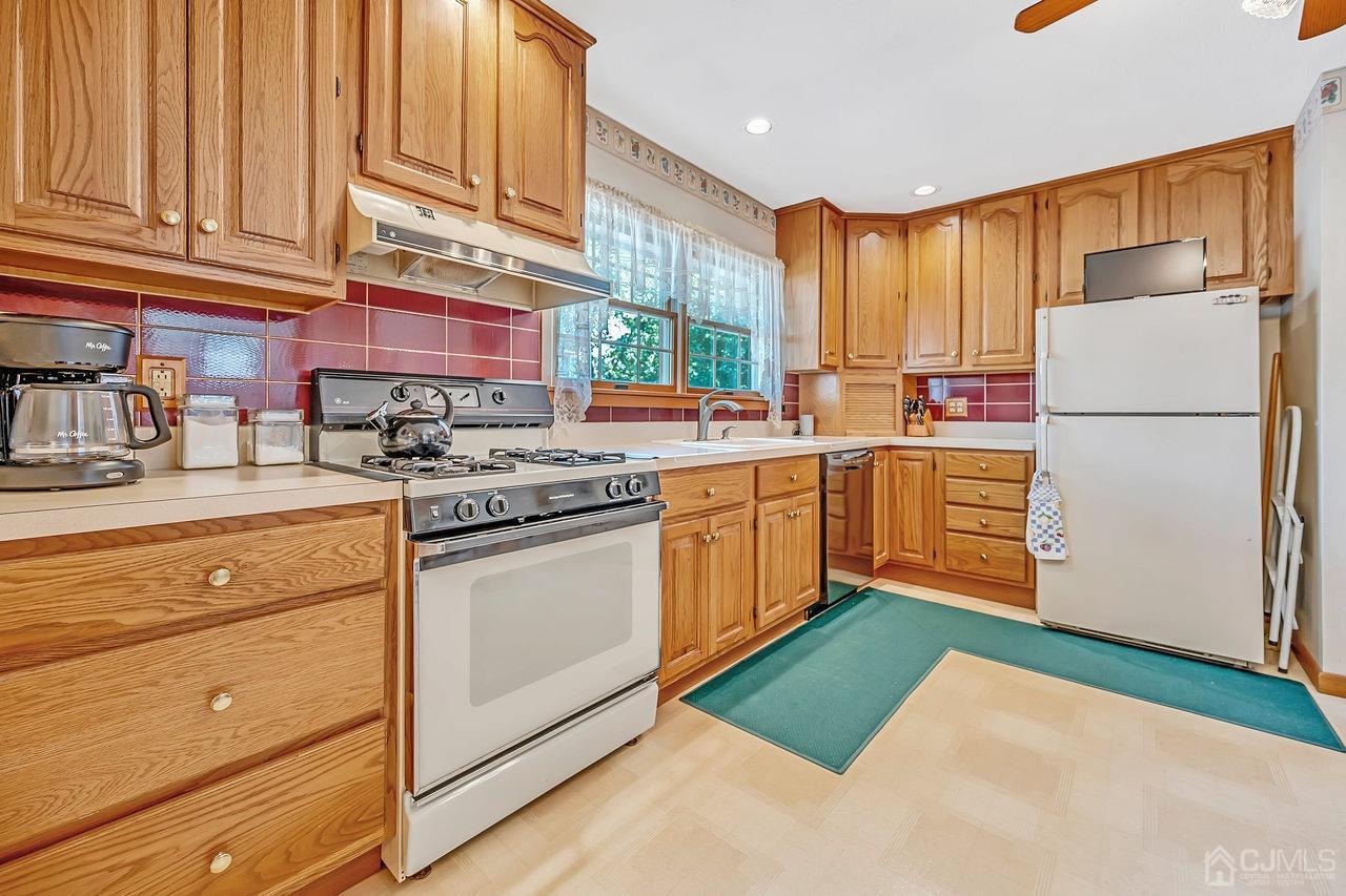 71 Half Acre Road Jamesburg, NJ 08831 - Photo 12 of 31 Gallery Image 12