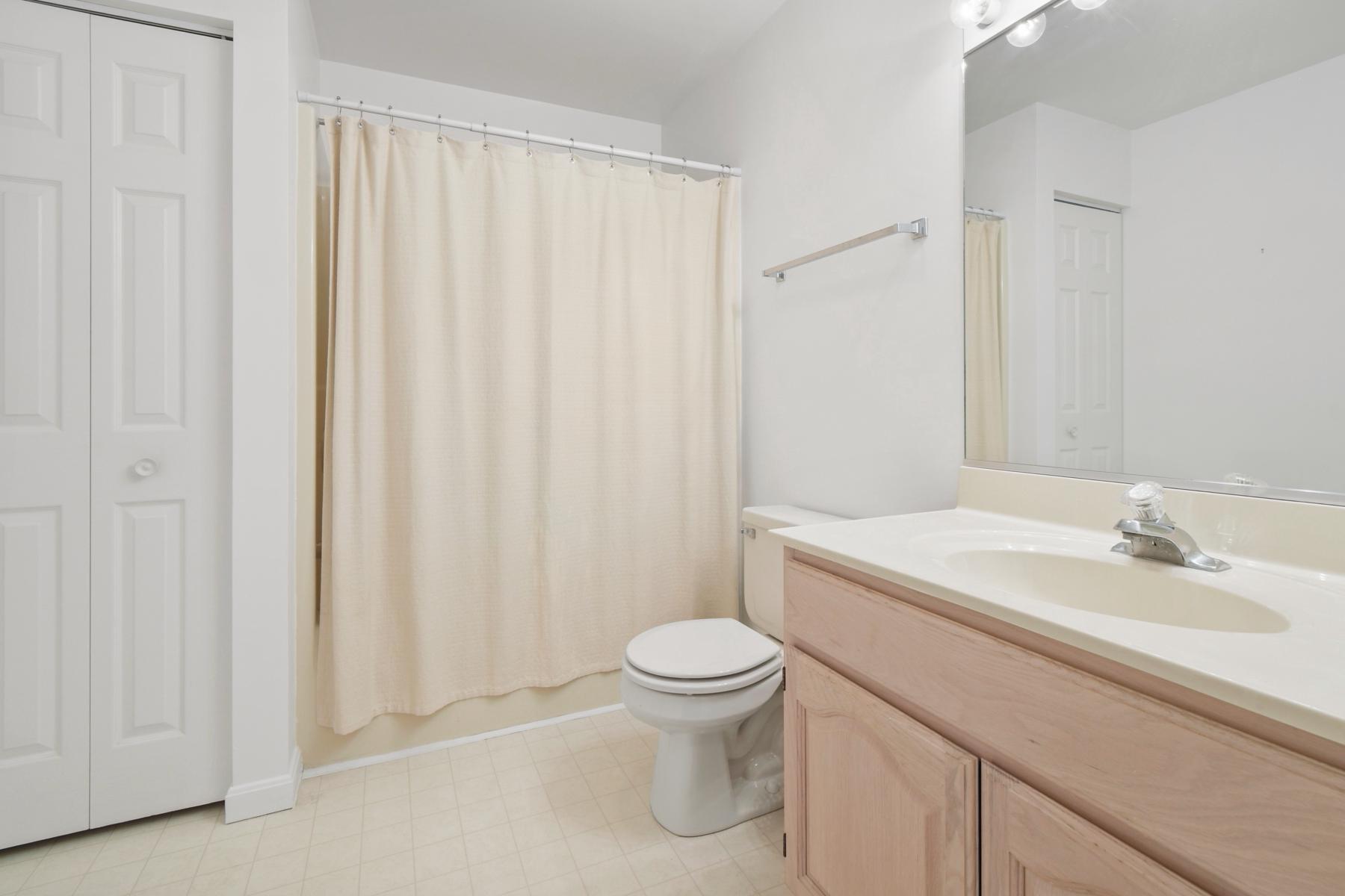70 Capetown Road Ocean Pines, MD 21811 - Photo 37 of 48 Second floor bathroom
