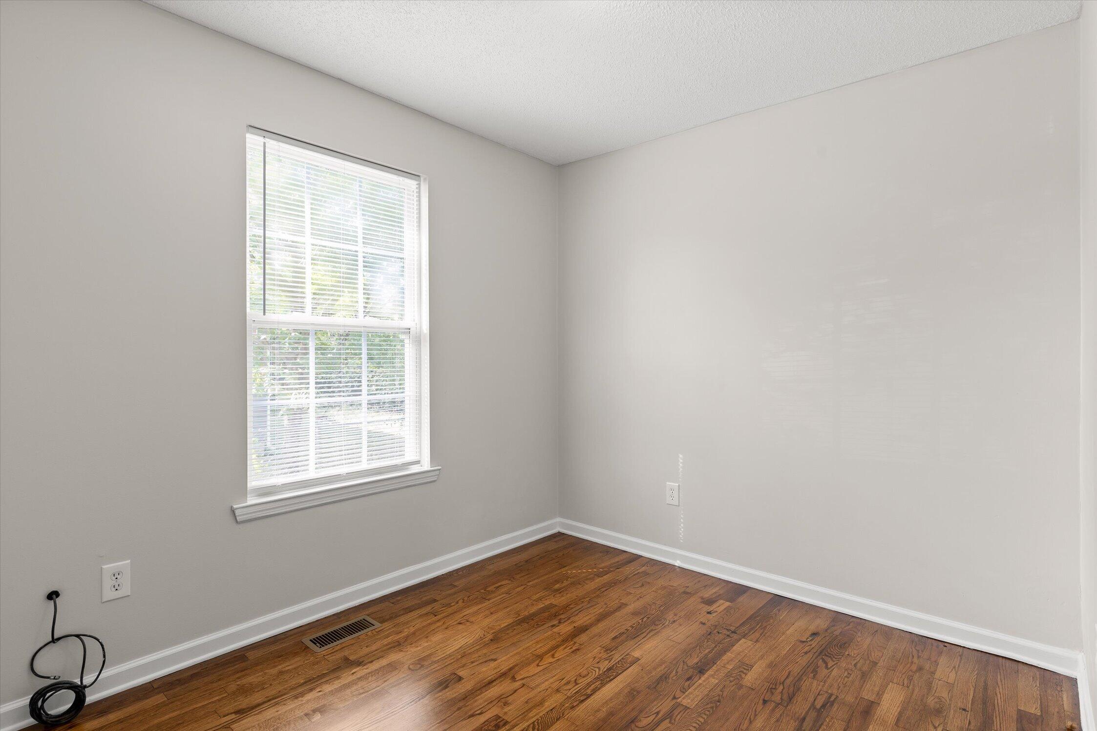 1815 Walker Road Chattanooga, TN 37404 - Photo 12 of 28 Guest bedroom