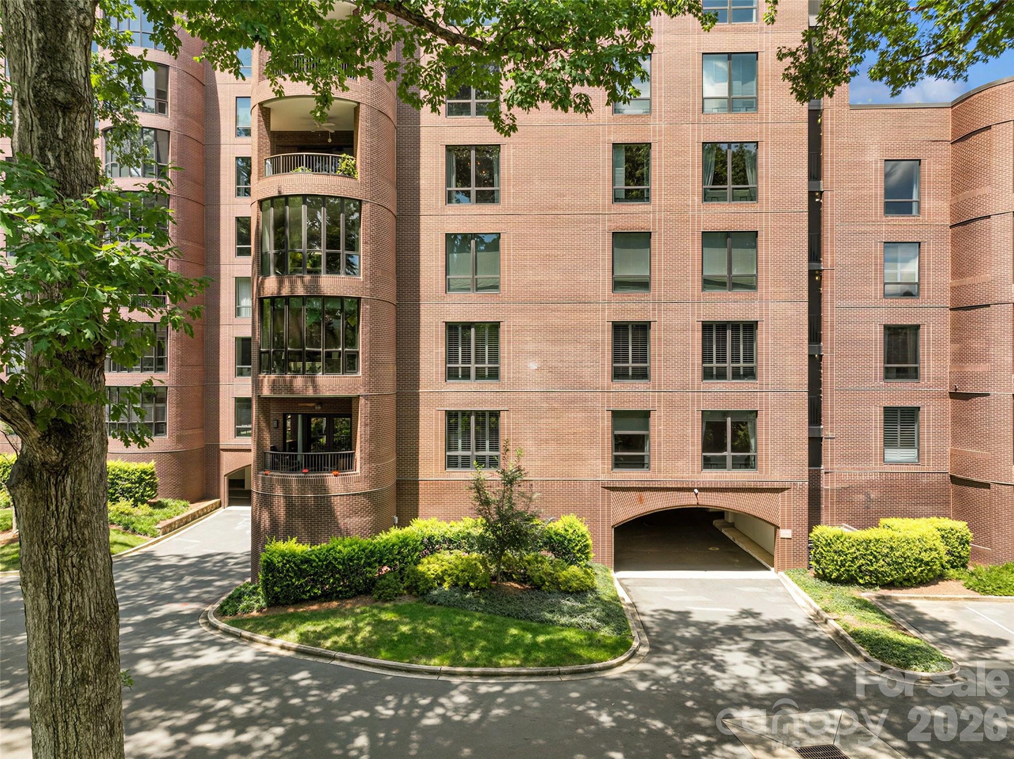 810 Cherokee Road Charlotte, NC 28207 - Photo 3 of 42 Gallery Image 3