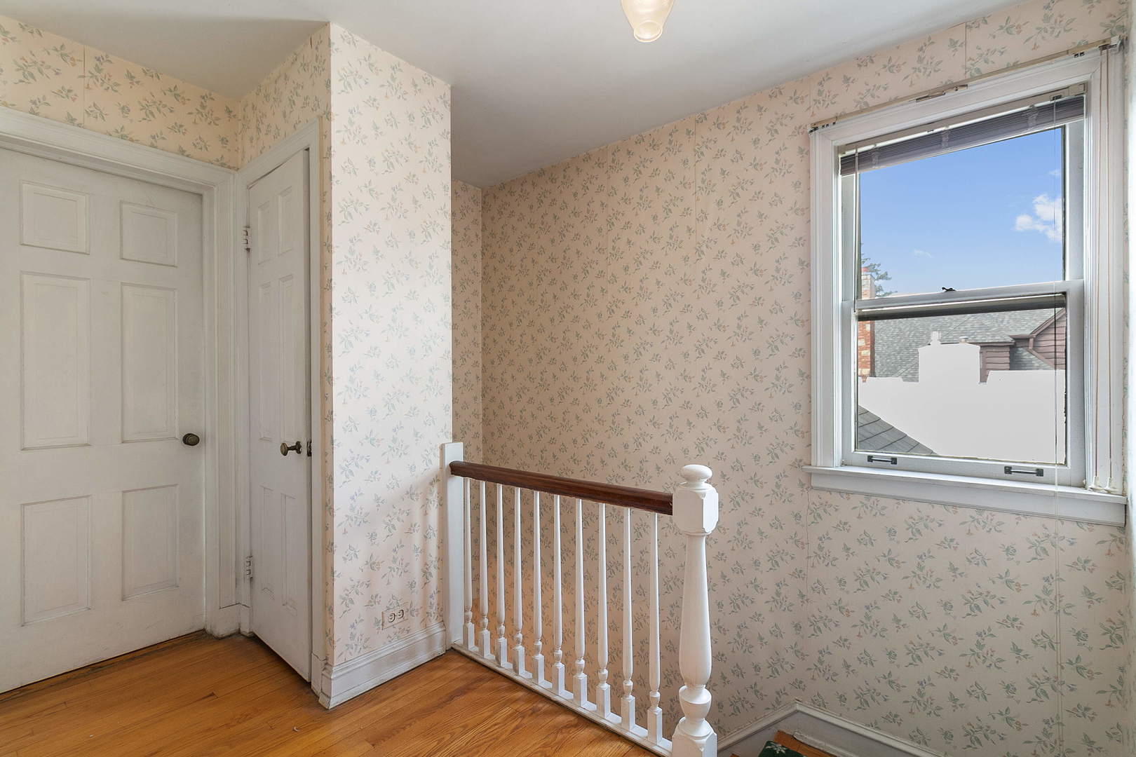 294 Shenstone Road Riverside, IL 60546 - Photo 12 of 29 a view of a front door