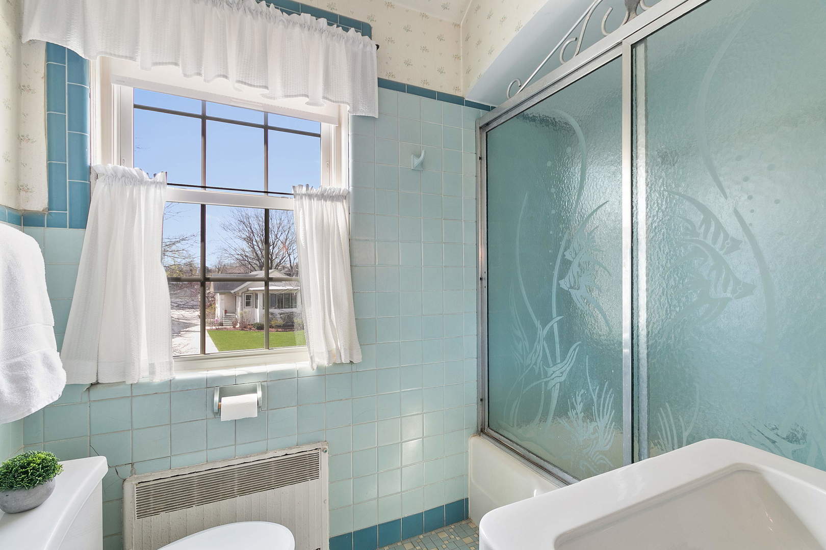 294 Shenstone Road Riverside, IL 60546 - Photo 14 of 29 a bathroom with a sink toilet and shower