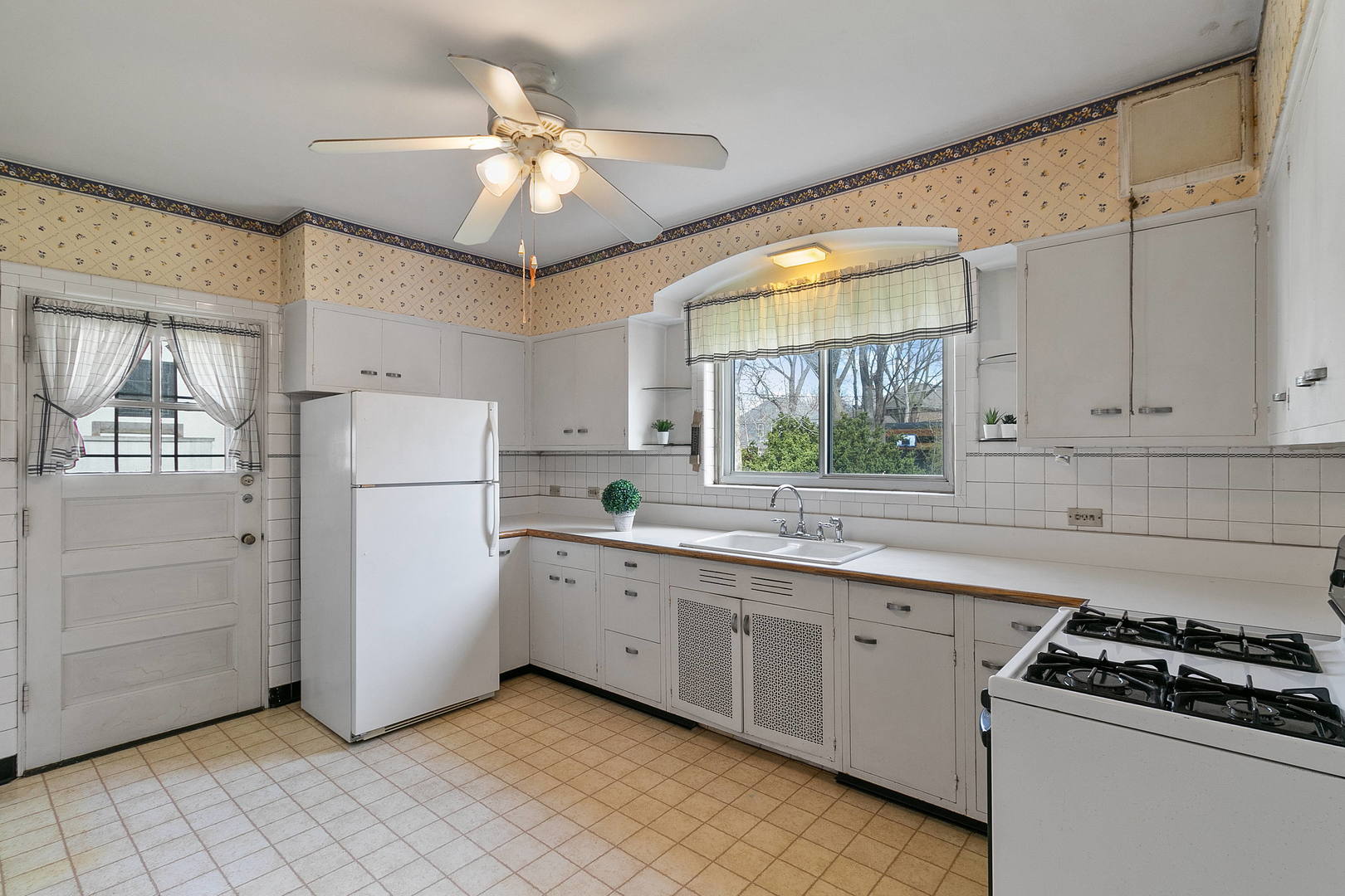 294 Shenstone Road Riverside, IL 60546 - Photo 8 of 29 a kitchen with a refrigerator a sink dishwasher and a stove
