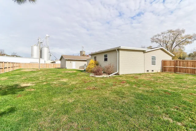 $190,000 | 602 South Mill Street, Owensville, IN 47665