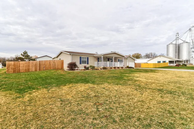 $190,000 | 602 South Mill Street, Owensville, IN 47665