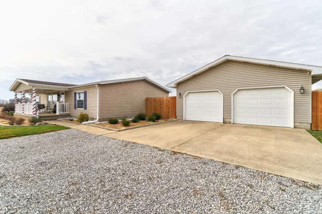 $190,000 | 602 South Mill Street, Owensville, IN 47665