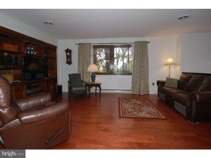 270 Beech Road Mohnton, PA 19540 - Photo 3 of 24 Living Room