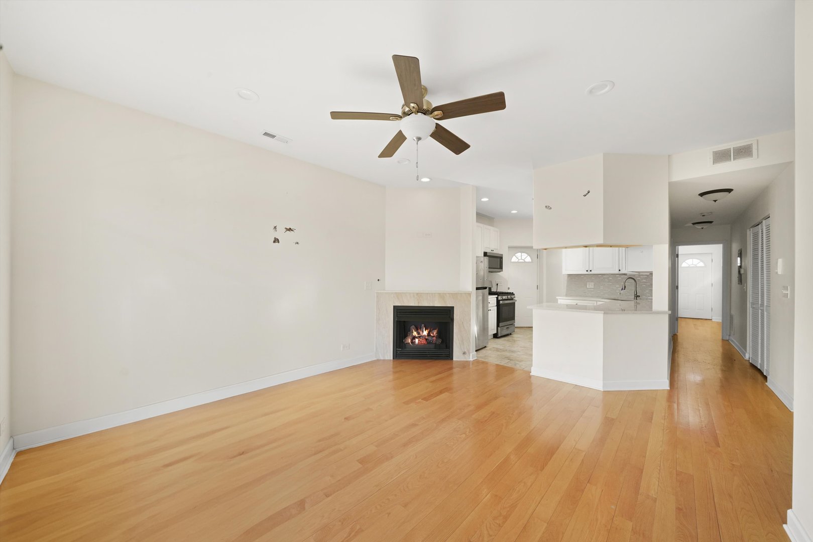 4917 North Pulaski Road, Unit 3 Chicago, IL 60630 - Photo 3 of 18 Gallery Image 3