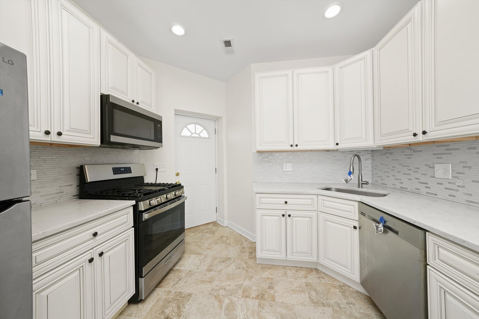 4917 North Pulaski Road, Unit 3 Chicago, IL 60630 - Photo 7 of 18 Gallery Image 7