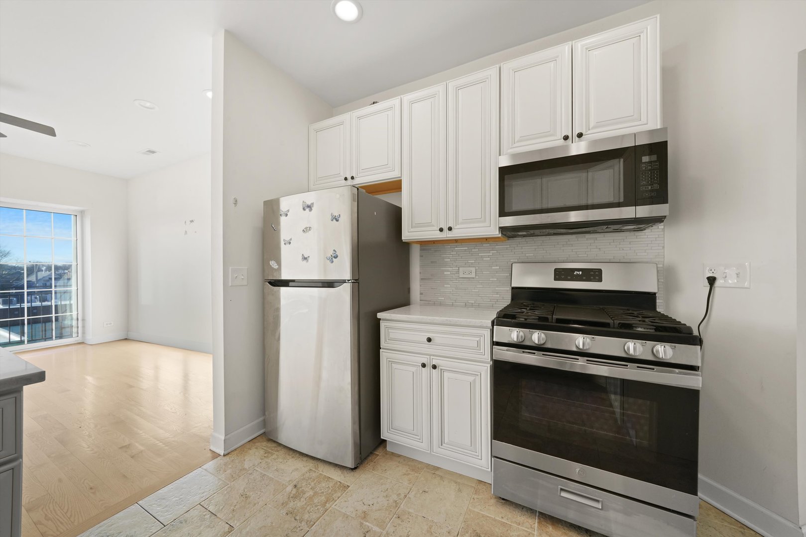 4917 North Pulaski Road, Unit 3 Chicago, IL 60630 - Photo 8 of 18 Gallery Image 8