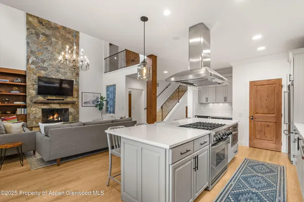a kitchen that has a dining table and chairs in it
