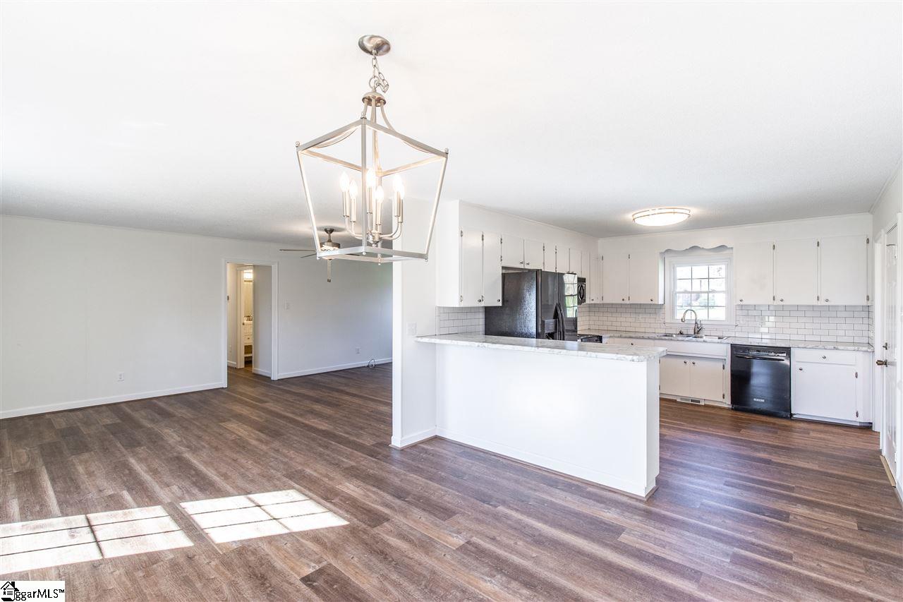 518 Longview Terrace Greer, SC 29650 - Photo 4 of 34 Gallery Image 4