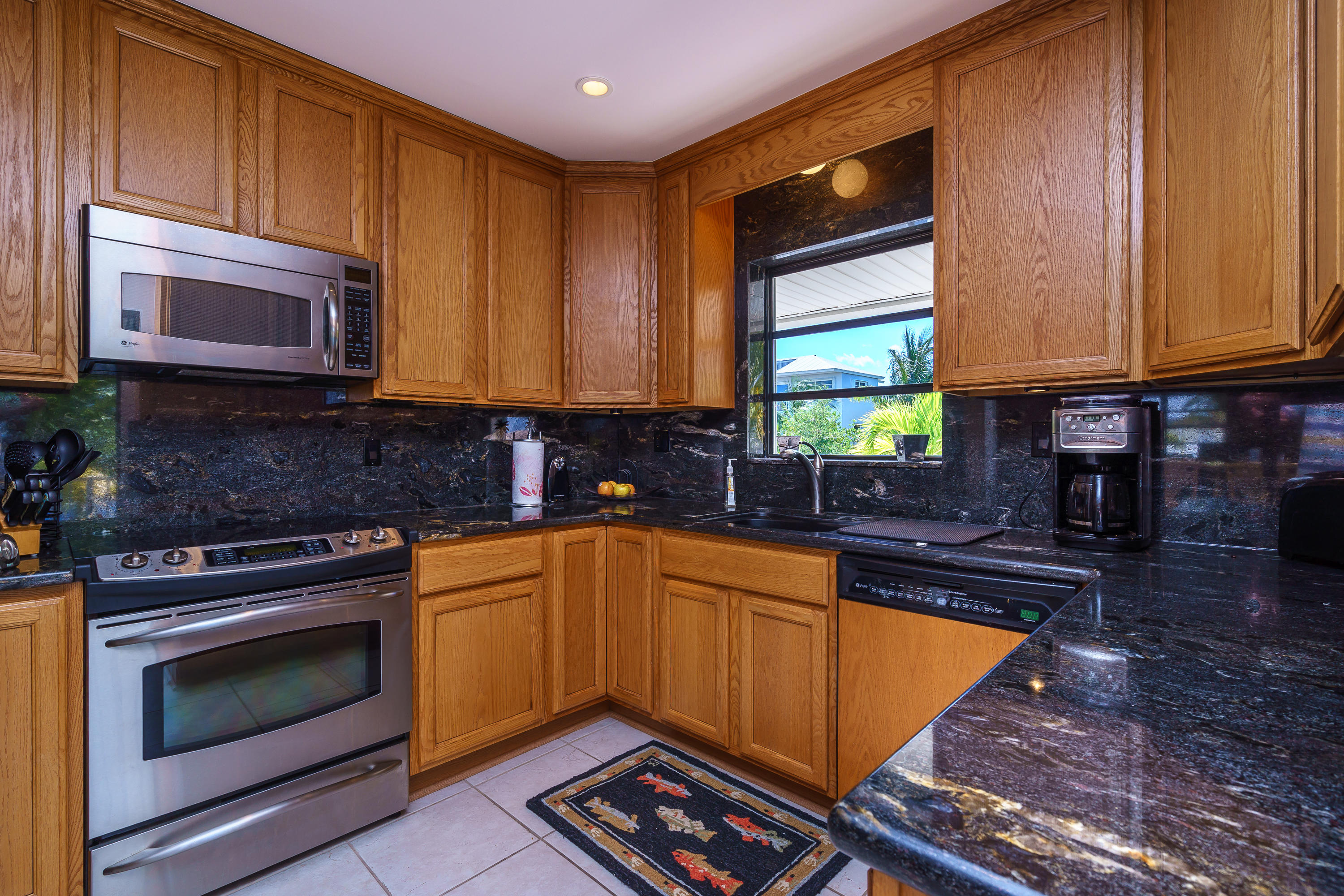 169 Sandy Avenue Marathon, FL 33050 - Photo 36 of 47 Kitchen