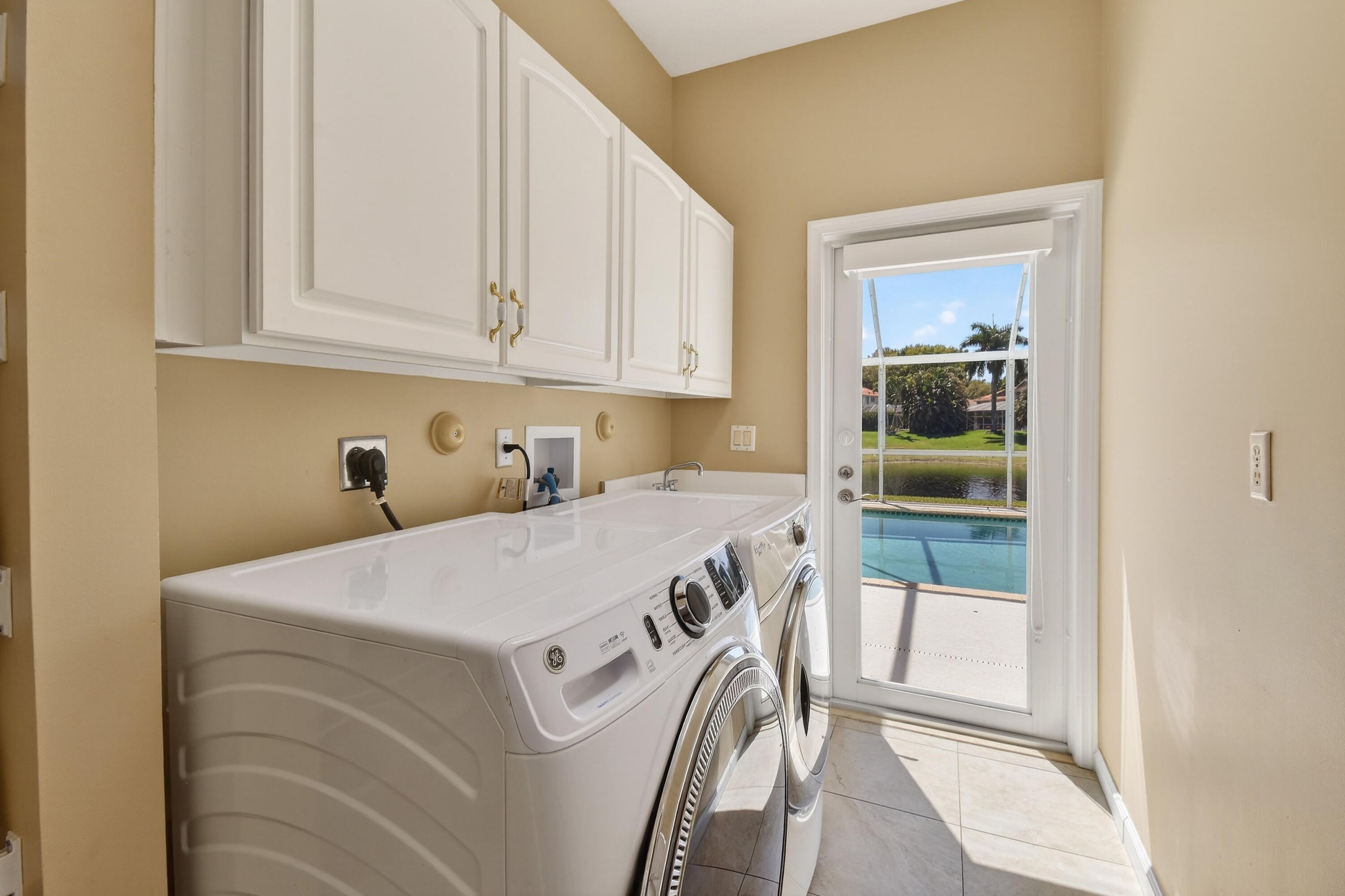 236 Sparrow Point Jupiter, FL 33458 - Photo 21 of 64 Laundry Room