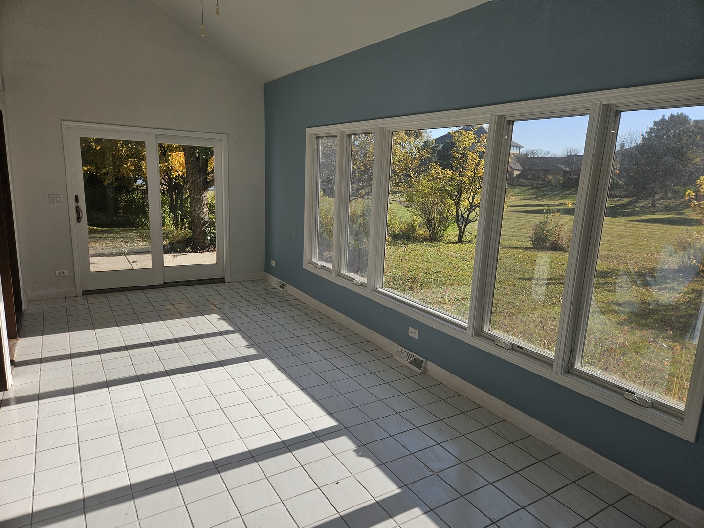 30 Danada Drive Wheaton, IL 60189 - Photo 16 of 28 a view of an empty room and window