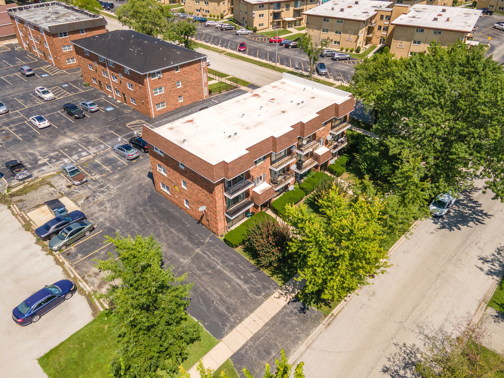 3756 West 120th Street, Unit 3A Alsip, IL 60803 - Photo 17 of 27 an aerial view of a house with a yard and large trees