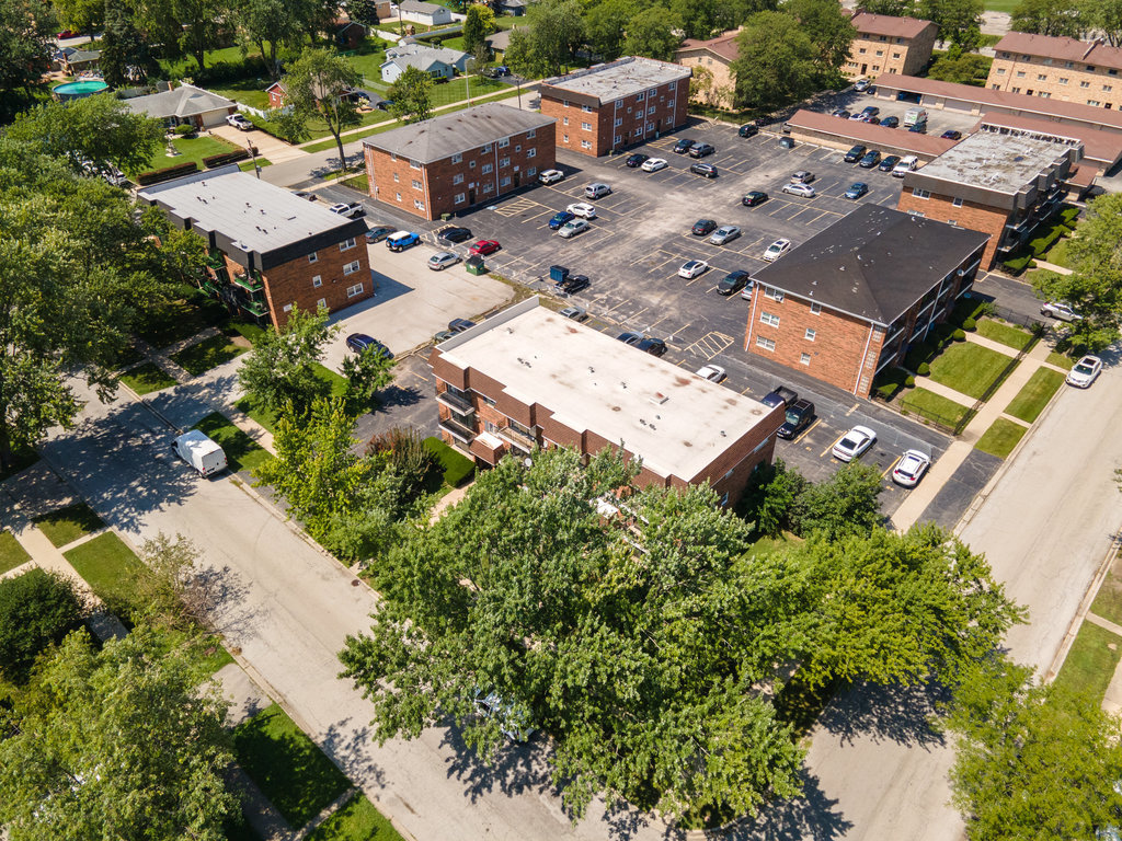 3756 West 120th Street, Unit 3A Alsip, IL 60803 - Photo 18 of 27 an aerial view of a house with a garden