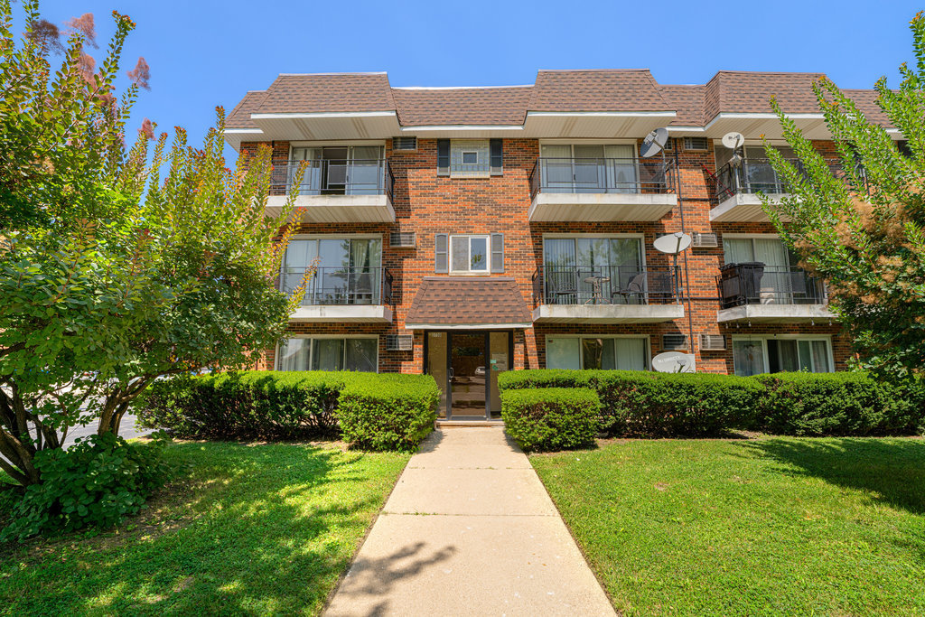 3756 West 120th Street, Unit 3A Alsip, IL 60803 - Photo 25 of 27 a front view of a residential apartment building with a yard