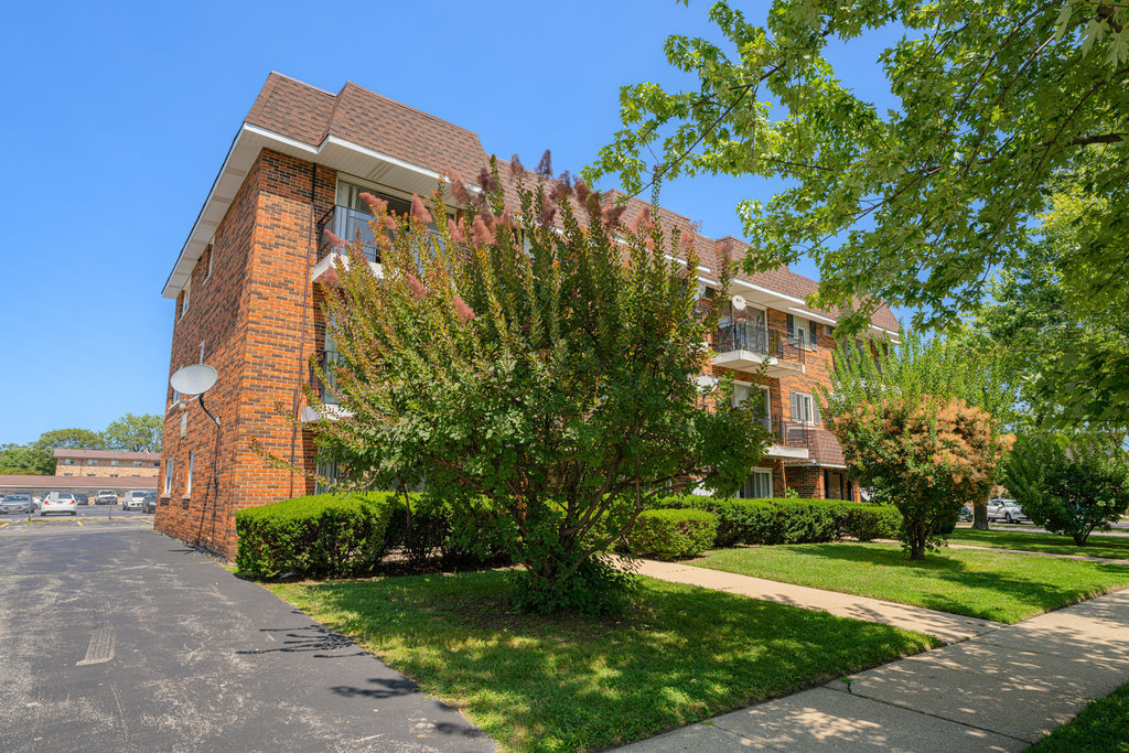 3756 West 120th Street, Unit 3A Alsip, IL 60803 - Photo 26 of 27 a view of a building