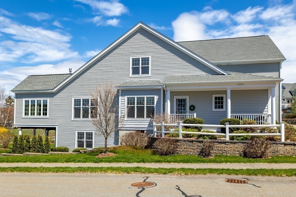 31 Sauta Farm Way, Unit 16 Hudson, MA 01749 - Photo 3 of 41 a front view of a house with garden