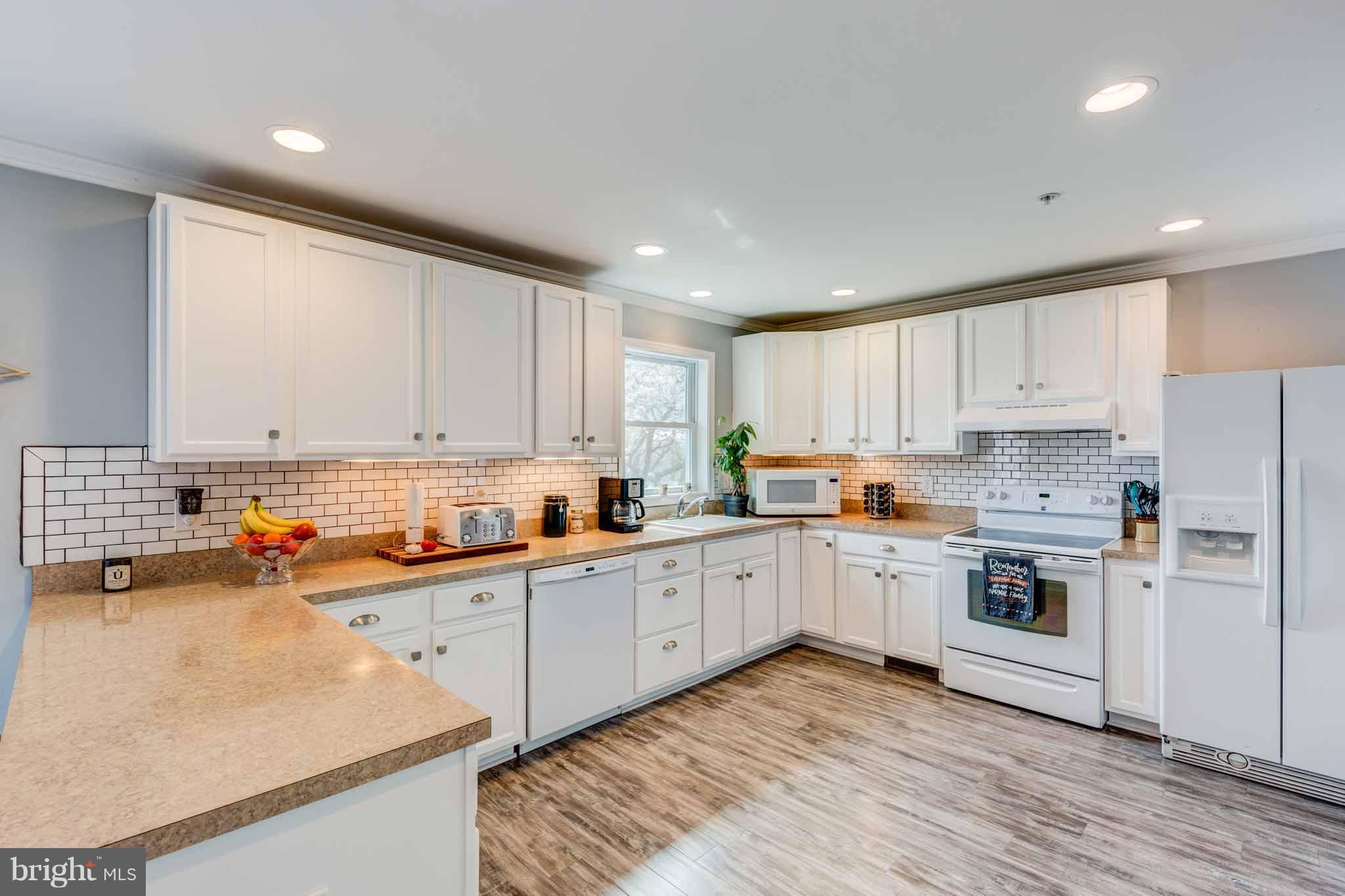 2209 Flag Marsh Road Mount Airy, MD 21771 - Photo 8 of 28 Tons of Counter Space!