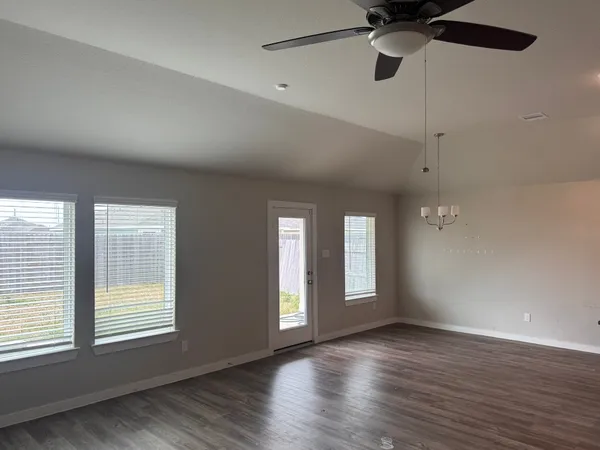 $2,600 | 5017 Evergreen Drive, La Marque, TX 77568