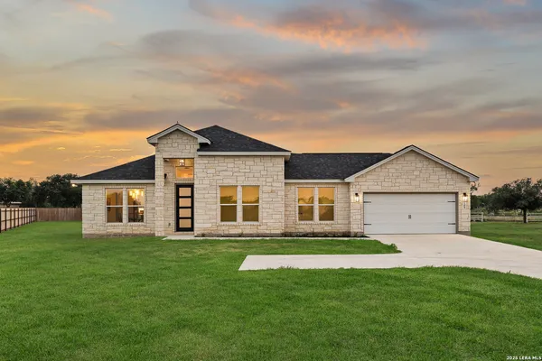 $470,000 | 100 West Medium Meadow Drive, Lytle, TX 78052