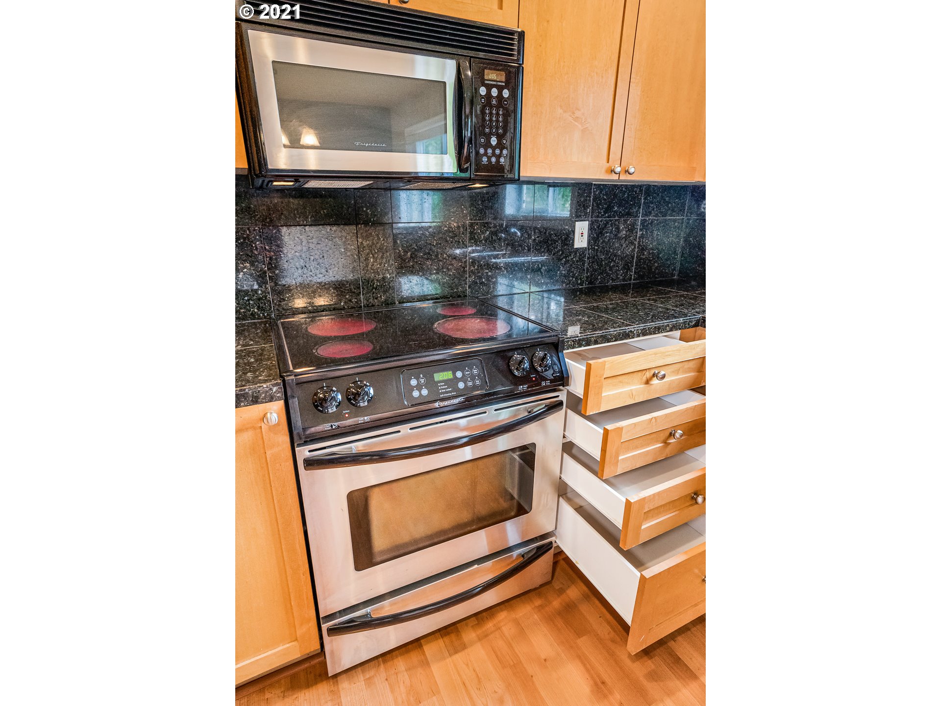 9752 Southwest 34th Place, Unit 3 Portland, OR 97219 - Photo 15 of 32 Gallery Image 15