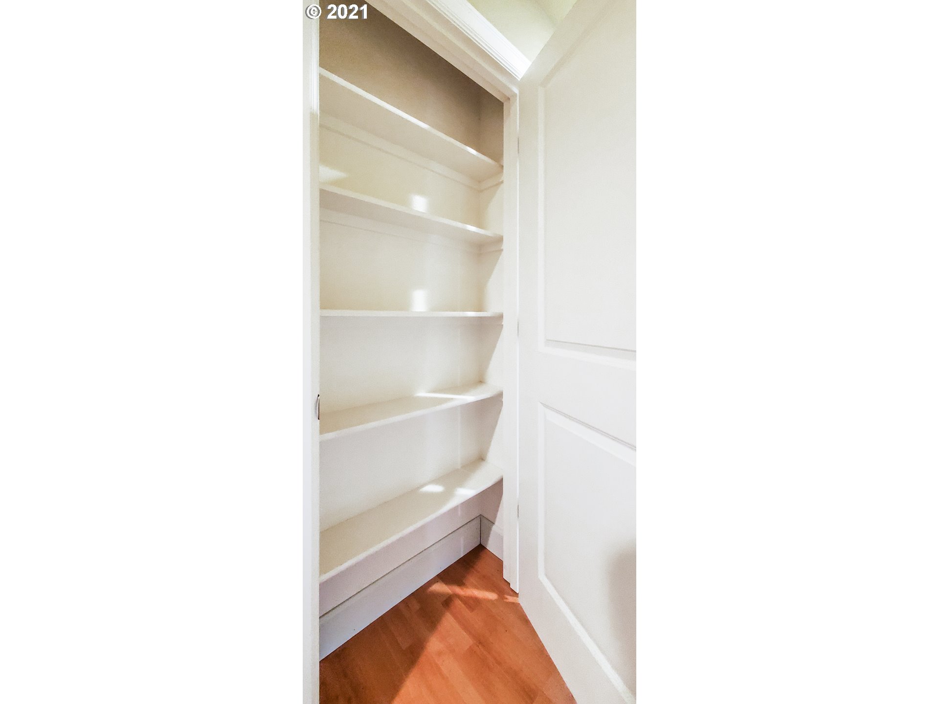 9752 Southwest 34th Place, Unit 3 Portland, OR 97219 - Photo 23 of 32 Gallery Image 23
