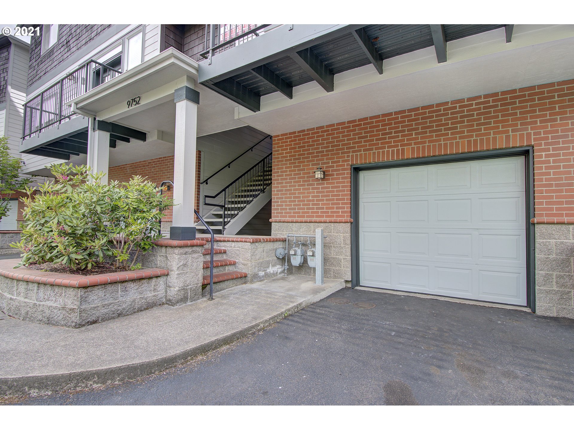 9752 Southwest 34th Place, Unit 3 Portland, OR 97219 - Photo 29 of 32 Gallery Image 29