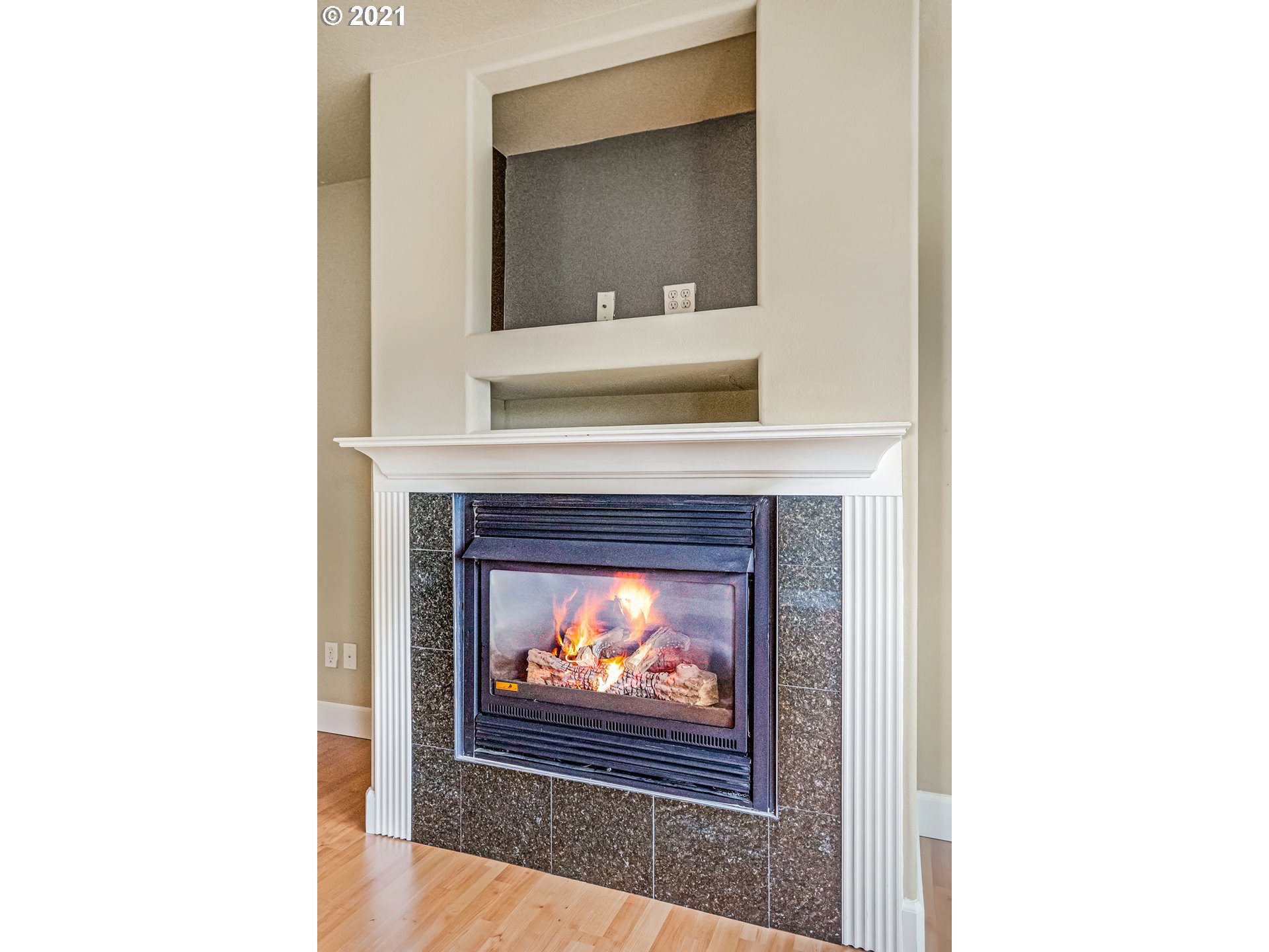 9752 Southwest 34th Place, Unit 3 Portland, OR 97219 - Photo 8 of 32 Gallery Image 8