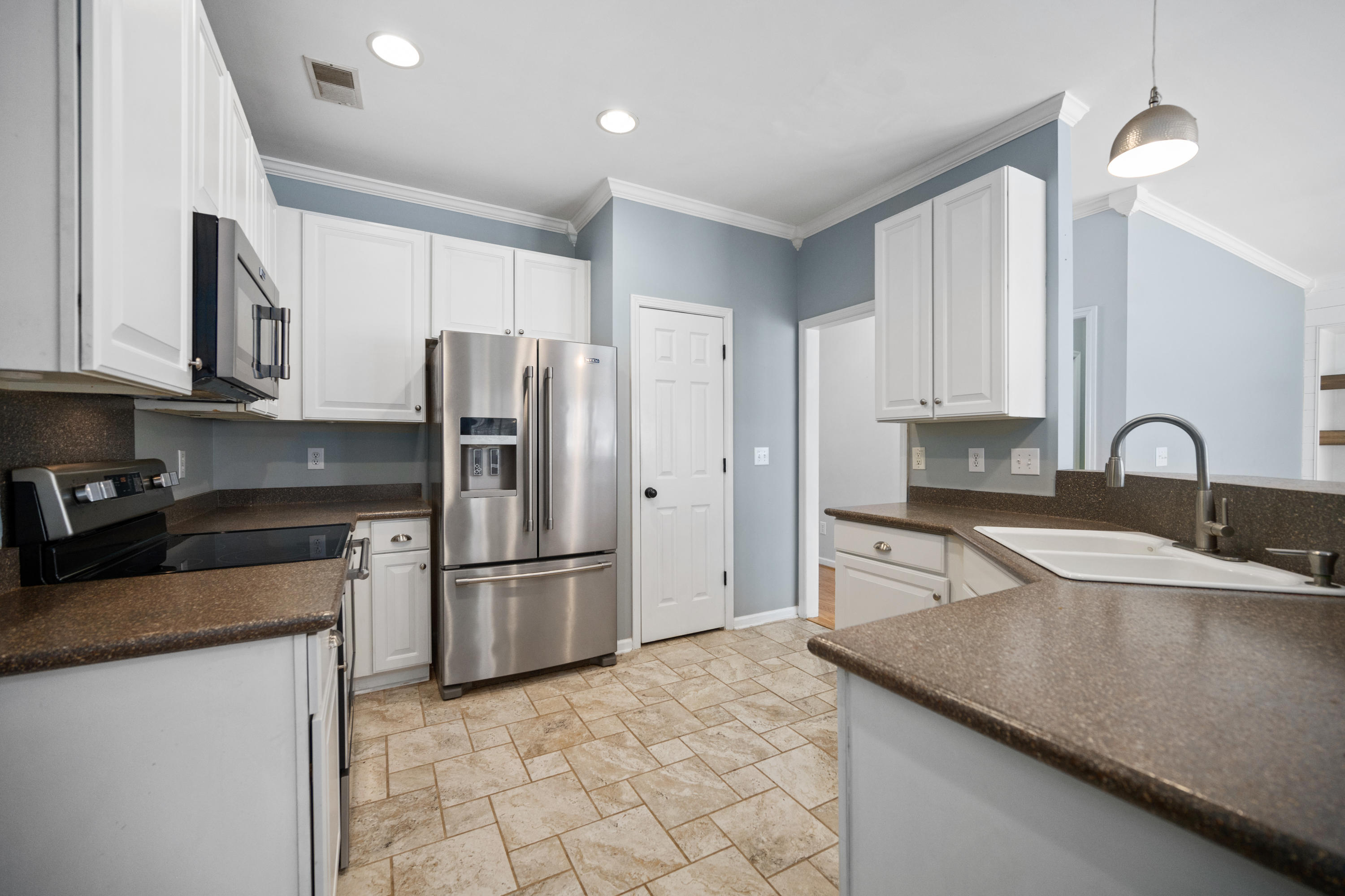 573 Pointe Of Oaks Road Summerville, SC 29485 - Photo 13 of 31 573