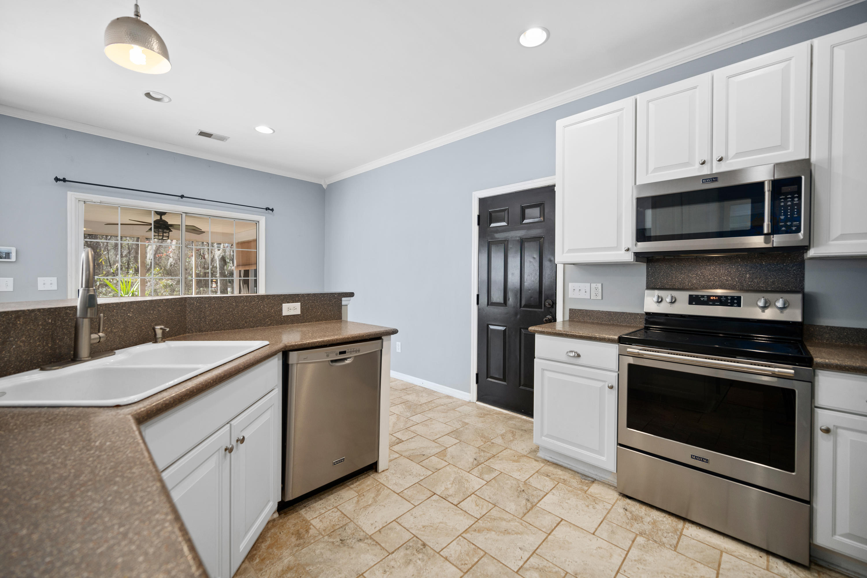 573 Pointe Of Oaks Road Summerville, SC 29485 - Photo 14 of 31 573