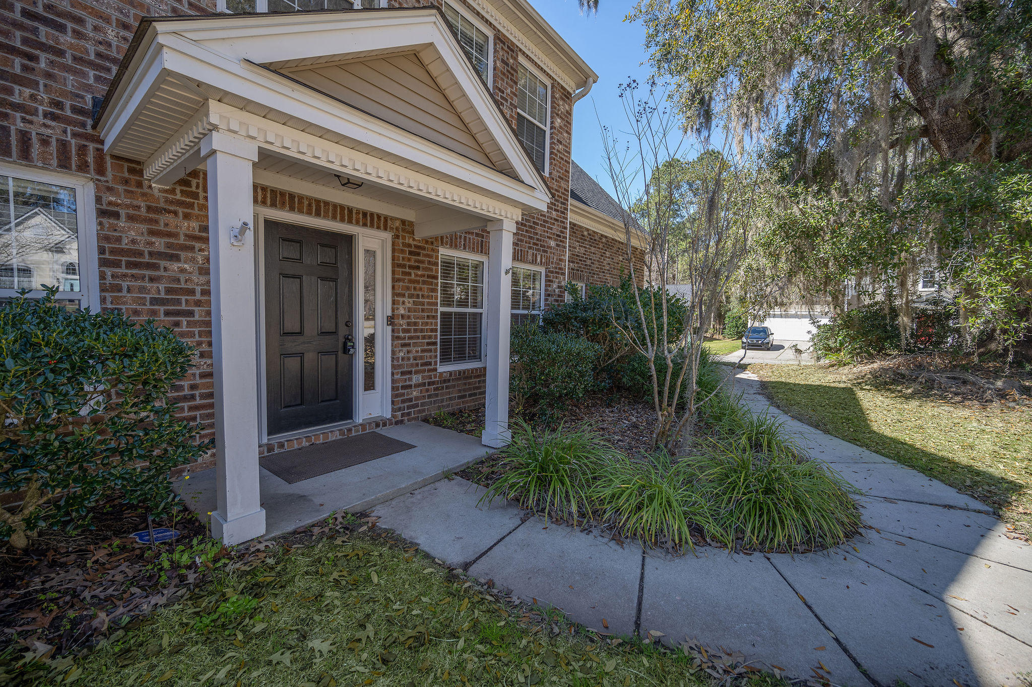 573 Pointe Of Oaks Road Summerville, SC 29485 - Photo 4 of 31 573