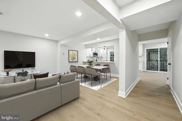 $784,886 | 9650 Masterworks Drive, Vienna, VA 22181