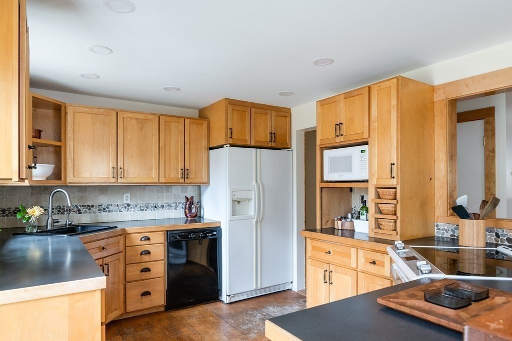 3 Spring Street Plympton, MA 02367 - Photo 7 of 19 Gallery Image 7