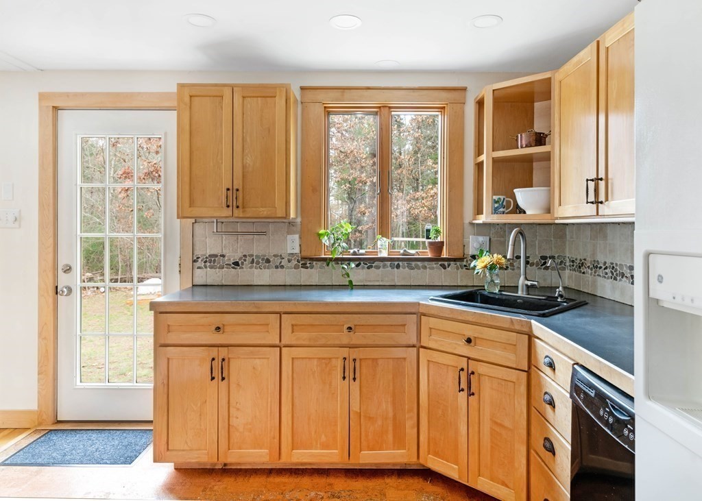 3 Spring Street Plympton, MA 02367 - Photo 9 of 19 Gallery Image 9