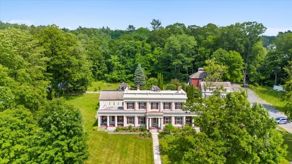 $1,495,000 | 3888-3904 Vermont Rte 7a, Arlington, VT 05250